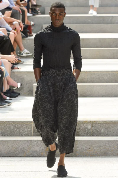 Look 17